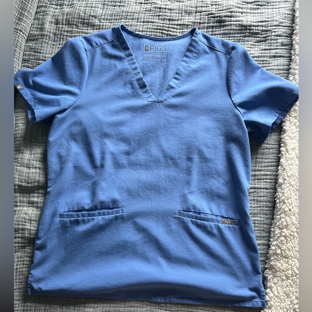 Figs Ceil Blue 3 pocket scrub top